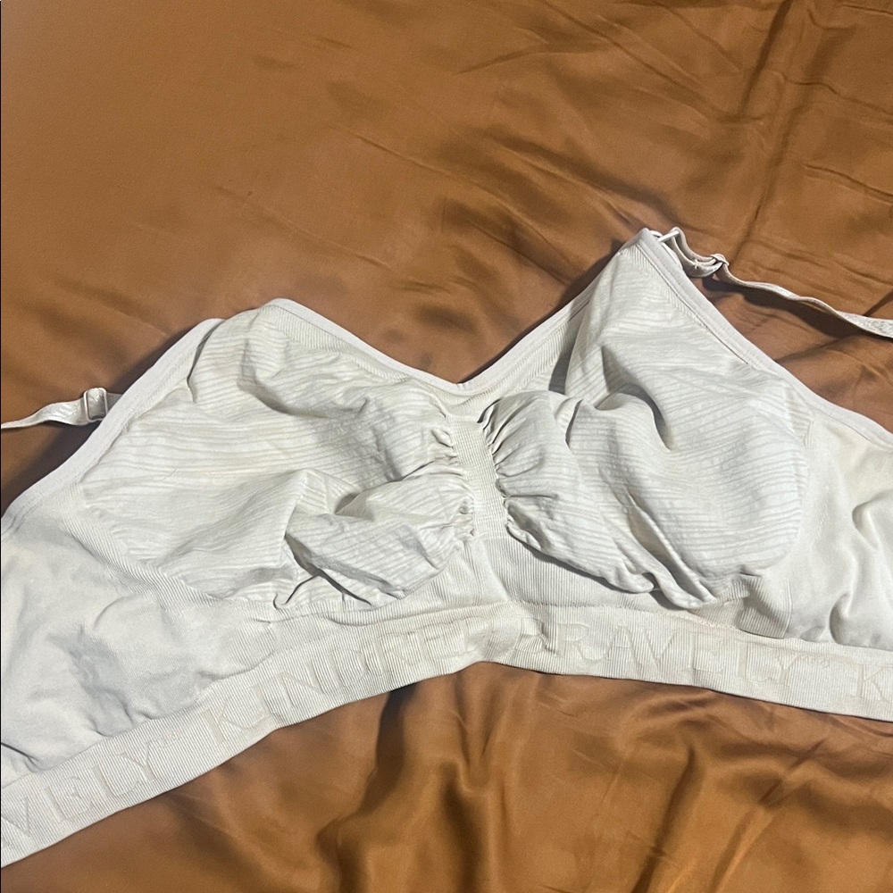 Kindred bravery nursing bra size XL